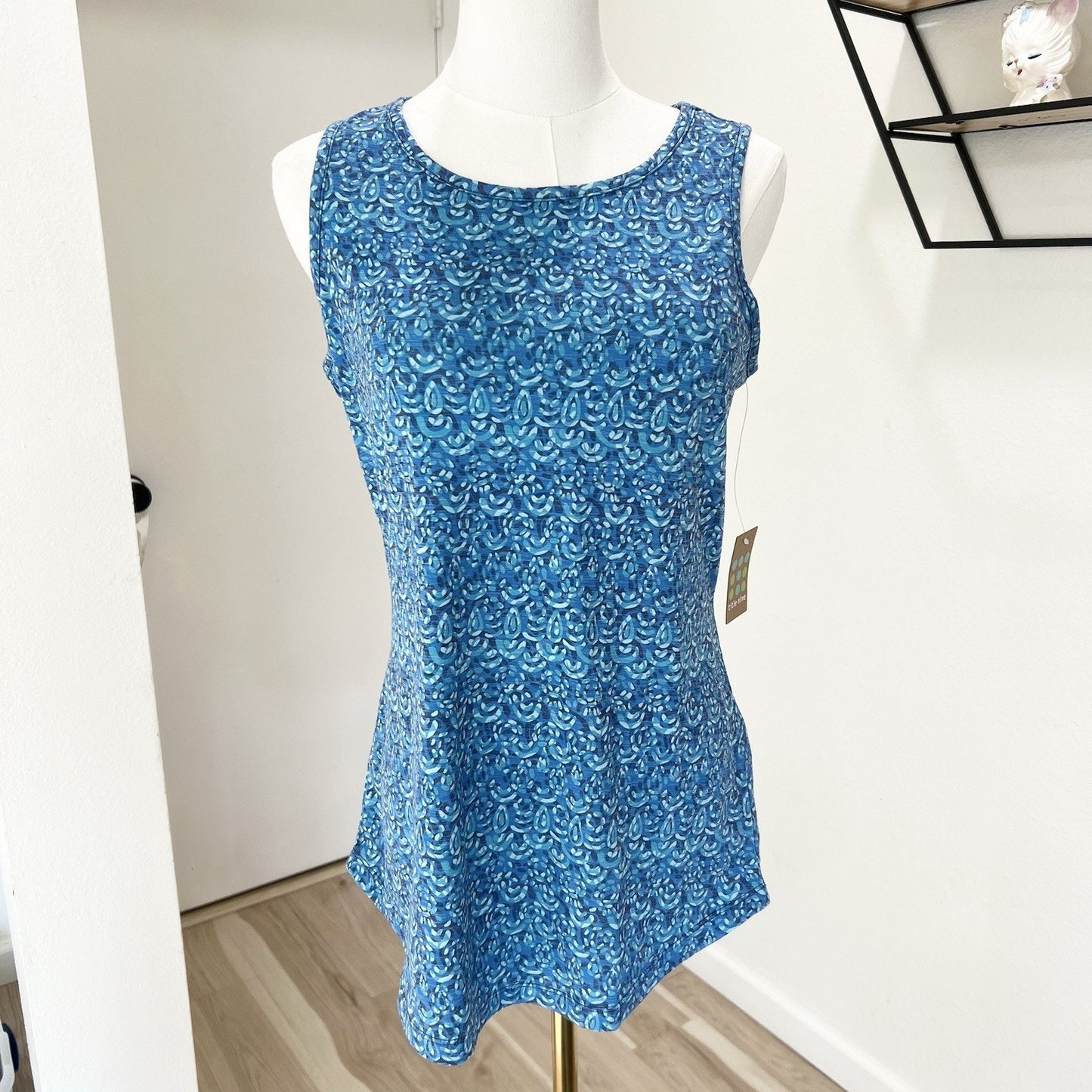 Title Nine Sleeveless Tank Top Small Blue Athletic Tunic Bali Golf Open Back