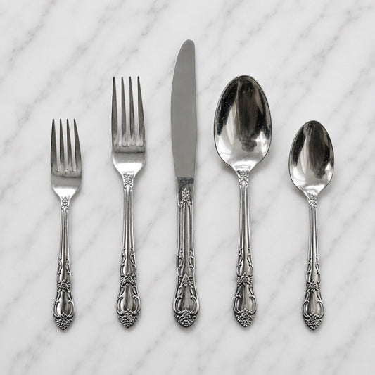 Oneida VENUS 30 Piece 5 Place Settings Fork Knife Spoon Flatware Romantic Ornate