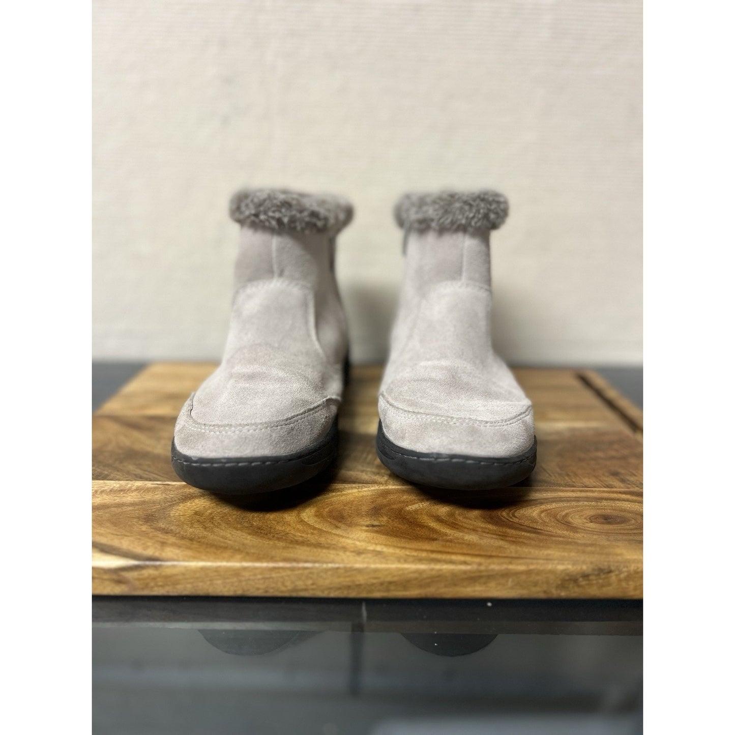 Khombu Iris Women's Gray All-Weather Water Repellent Suede Ankle Boots Size 9M