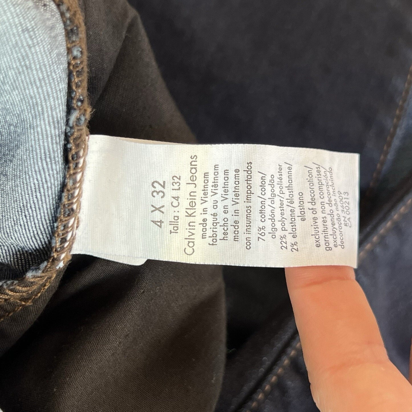 NWOT Calvin Klein Straight Leg Jean Size 4, 32 Long/Tall Power Stretch Dark Wash
