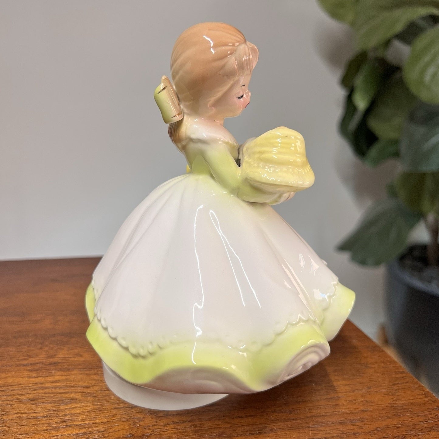 Josef Originals Japan Mother Baby ‘Little Girls Dream’ Lullaby Musical Figurine