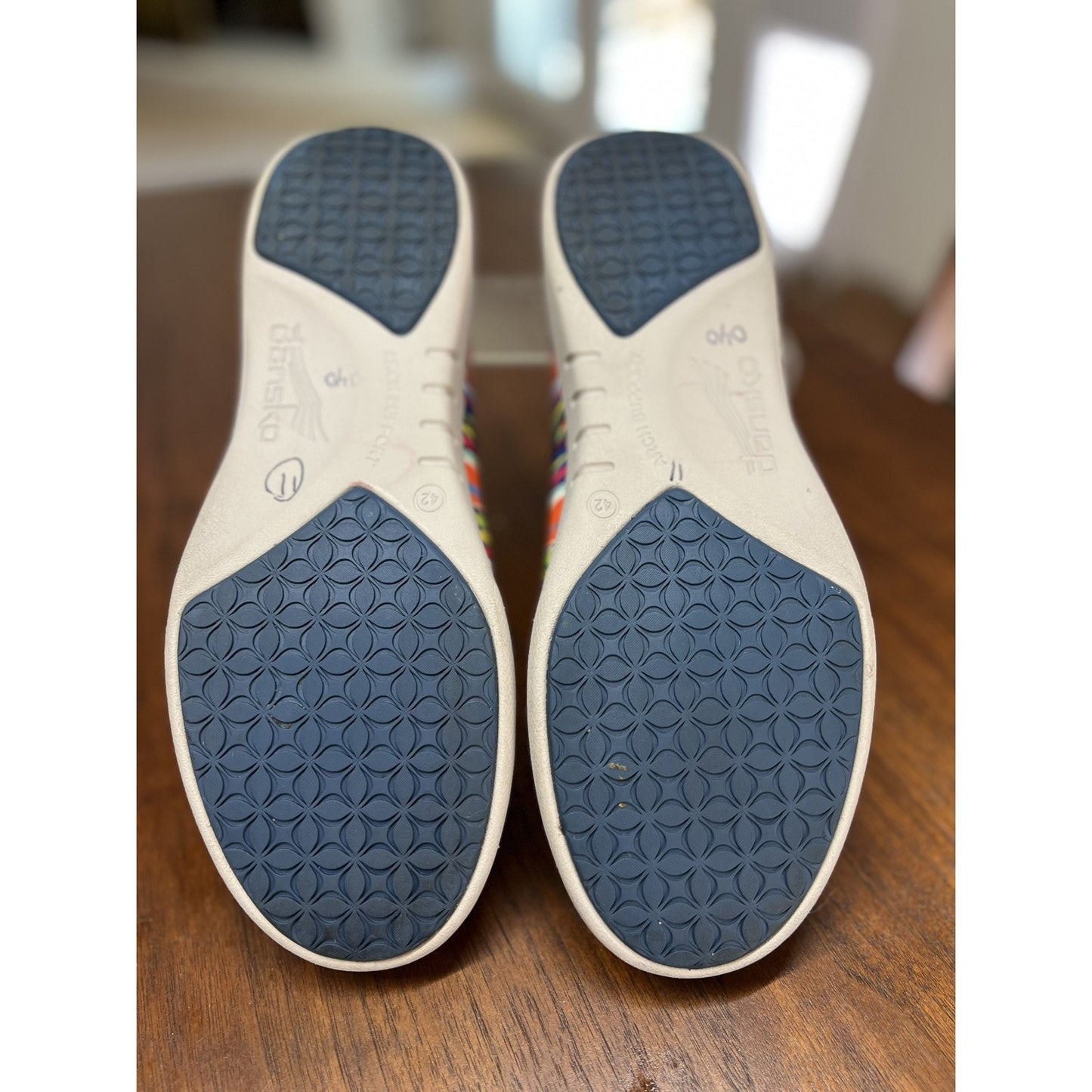 Dansco Belle Rainbow Fabric Women’s Slip On Sneaker Size 11