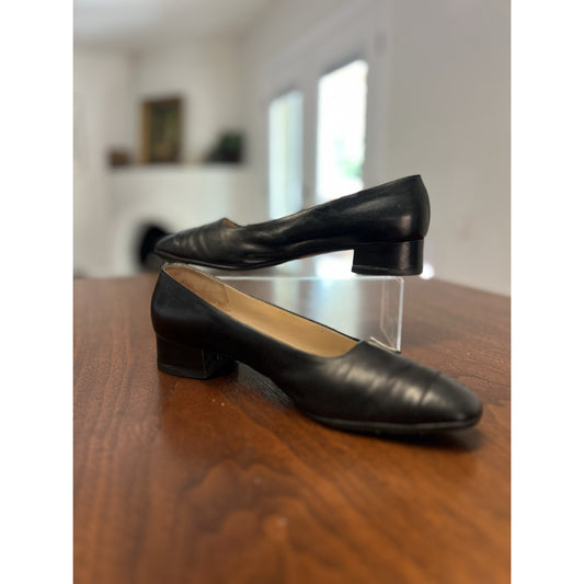 Salvatore Ferragamo Black Leather Pumps Classic Gancini Buckle Women’s Size 7.5
