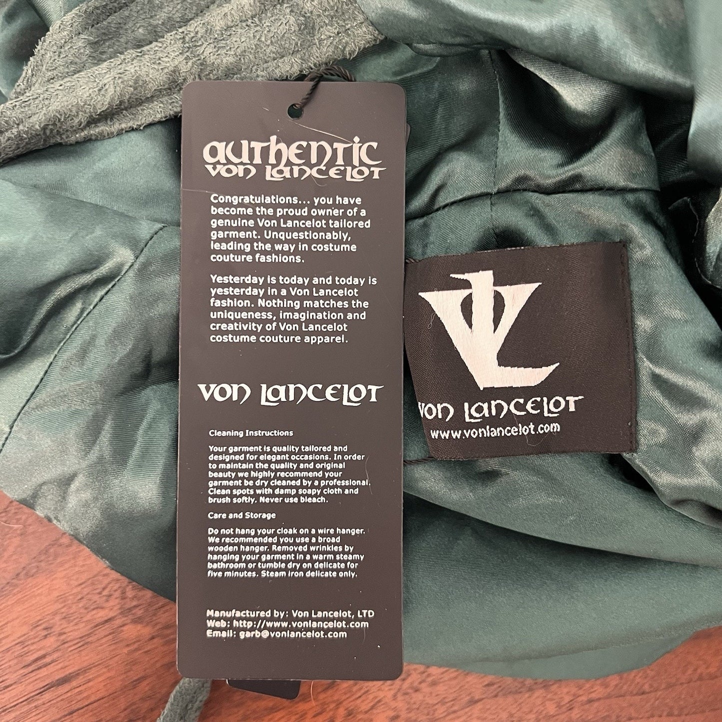 NWT Von Lancelot Velvet Hooded Cape Cloak Renaissance Cosplay Costume Medieval