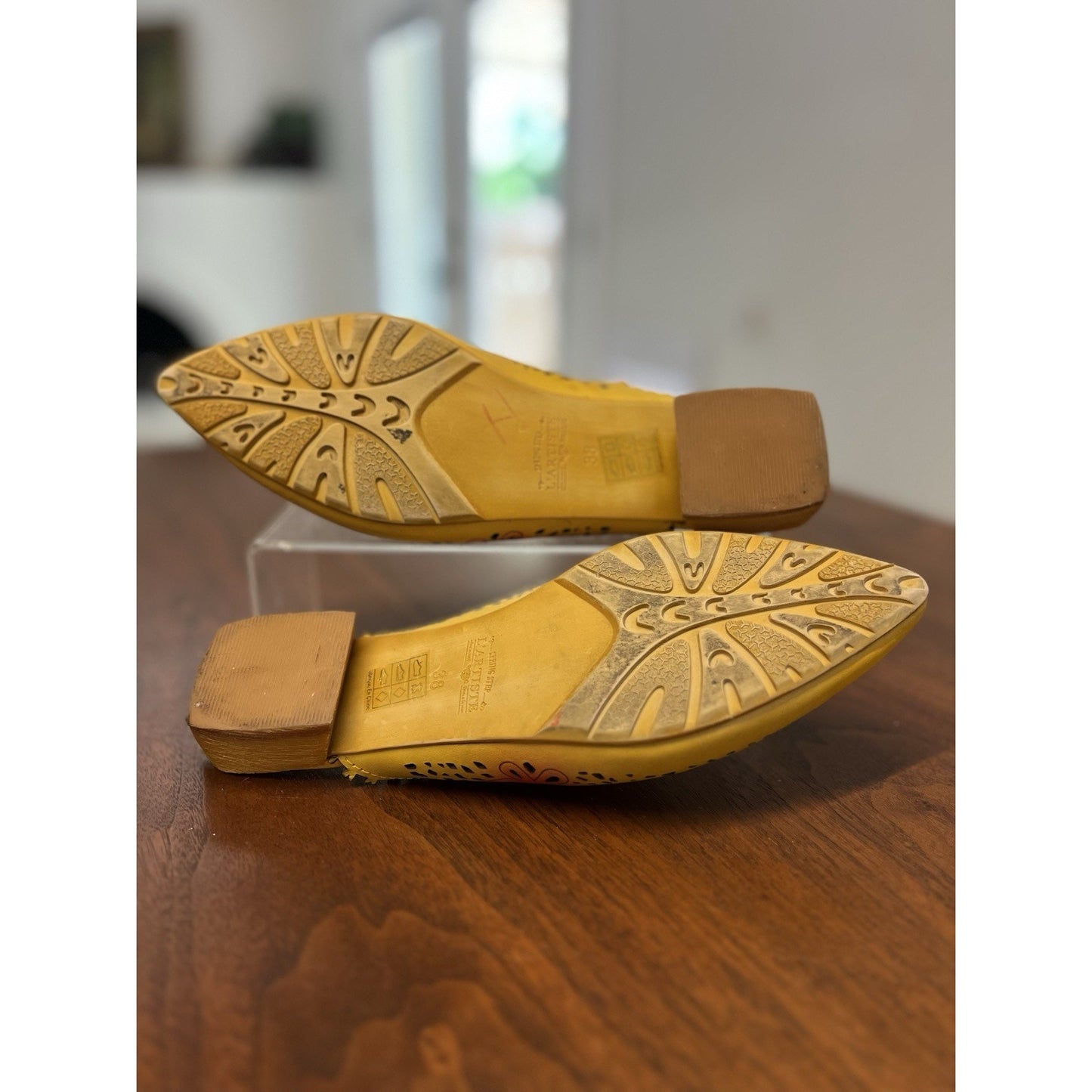 L'Artiste by Spring Step Women's Yellow Galatina Pointed Toe Mules Size 7.5