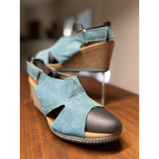 CLARKS Women’s Teal Slingback Suede Wedge Sandals Size 11