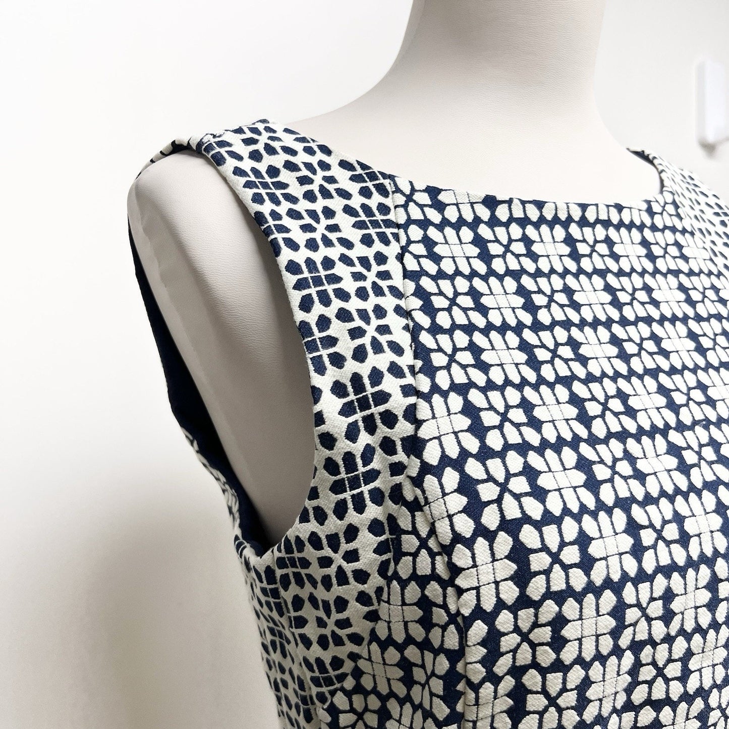Banana Republic Sz 6 Petite Navy & White Dress Jacquard Open Back Office