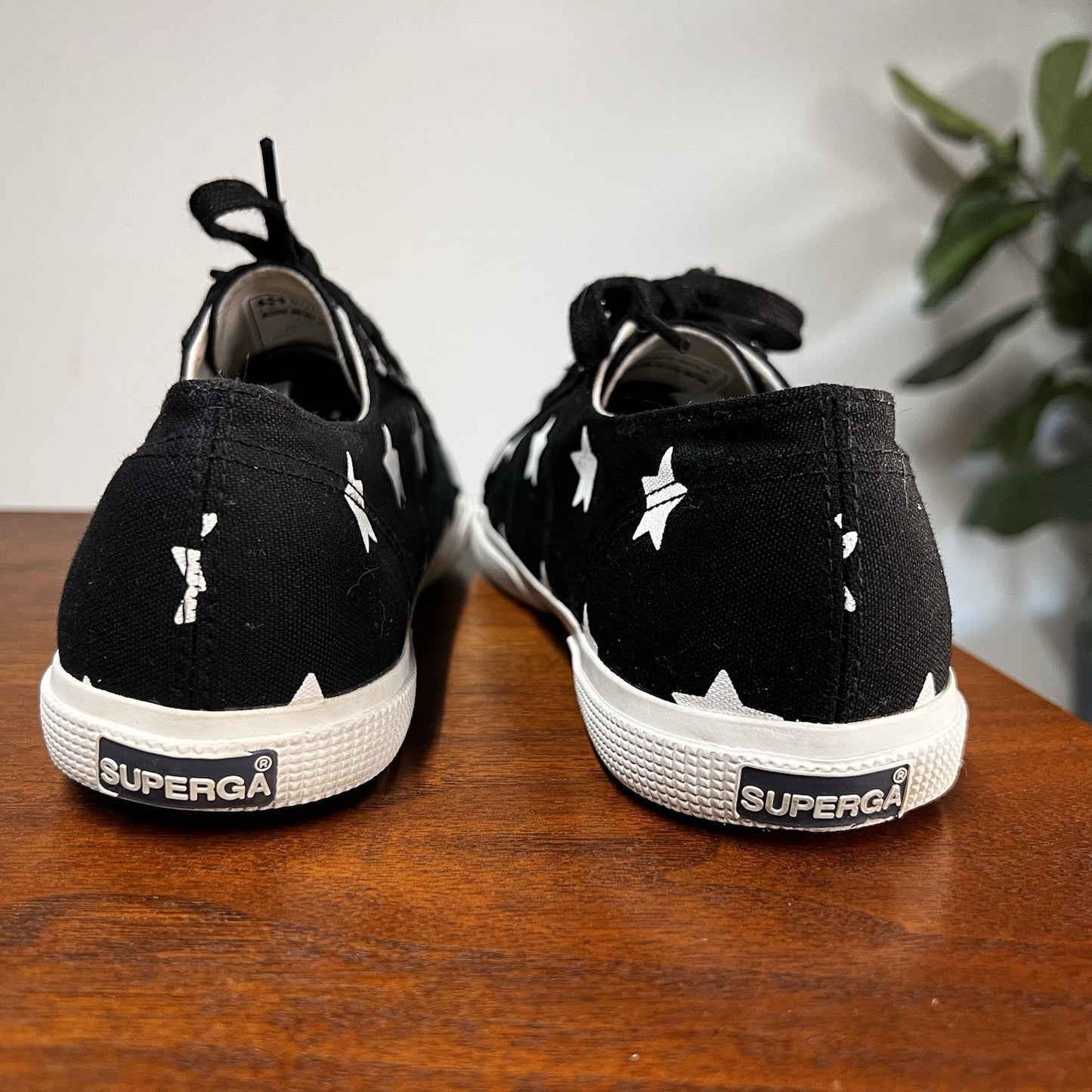 SUPERGA Unisex Black White Stars Canvas Low Top Sneaker 7 Men 8.5 Women 39.5 EU