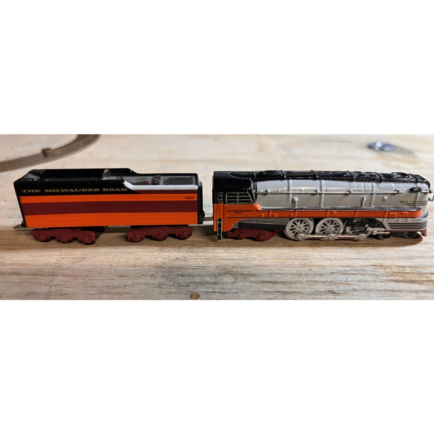 Vintage Hallmark Cards Keepsake 2004 Lionel Milwalkee Road Train Engine Diecast