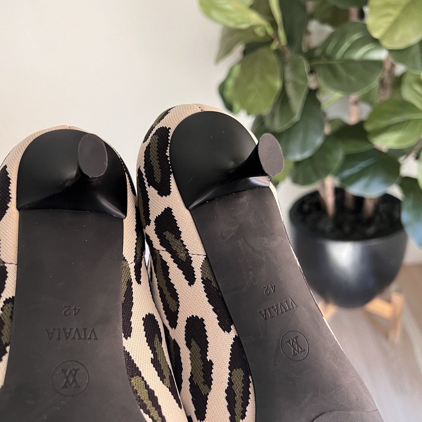 NEW Vivaia Stella Kitten Heel Pointed Toe 41 EU/10 US Green Leopard Knit Comfort