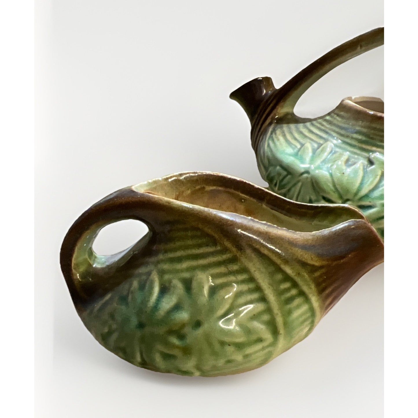 McCoy Pottery Tea Set, Green Daisy Pattern, Teapot (missing Lid) 2 Creamers