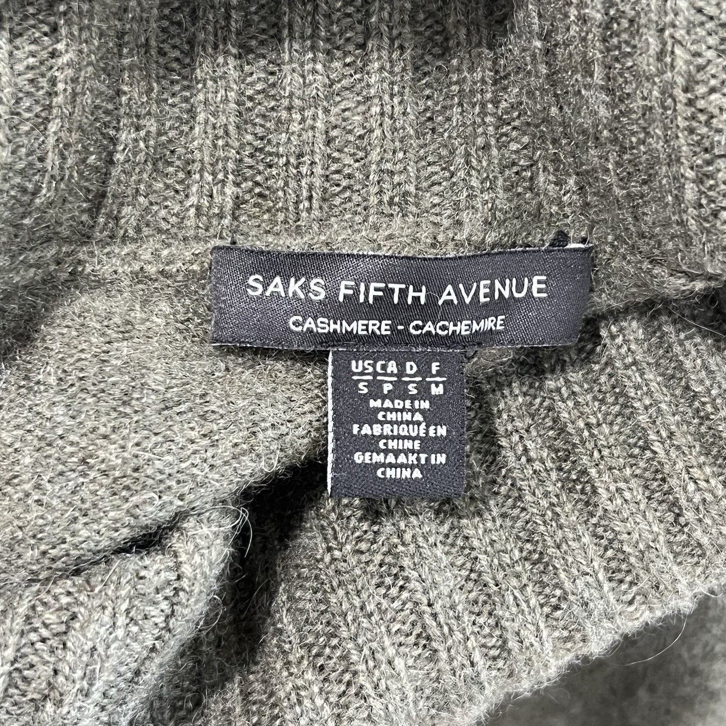 SAKS FIFTH AVENUE (S) 100% Cashmere Turtleneck Sweater Split Hem Green Cozycore