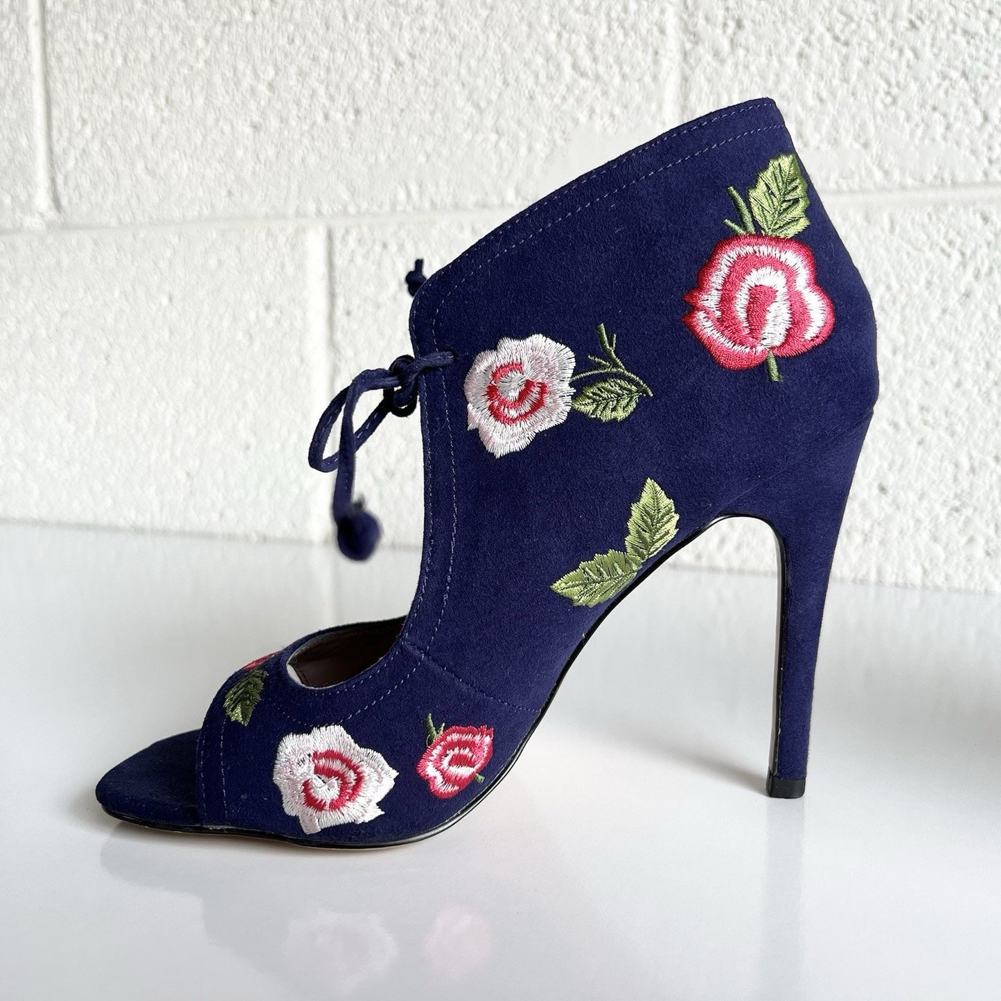 Betsey Johnson (7) Caroline Blue Embroidered Floral Pumps Heels Girly Feminine