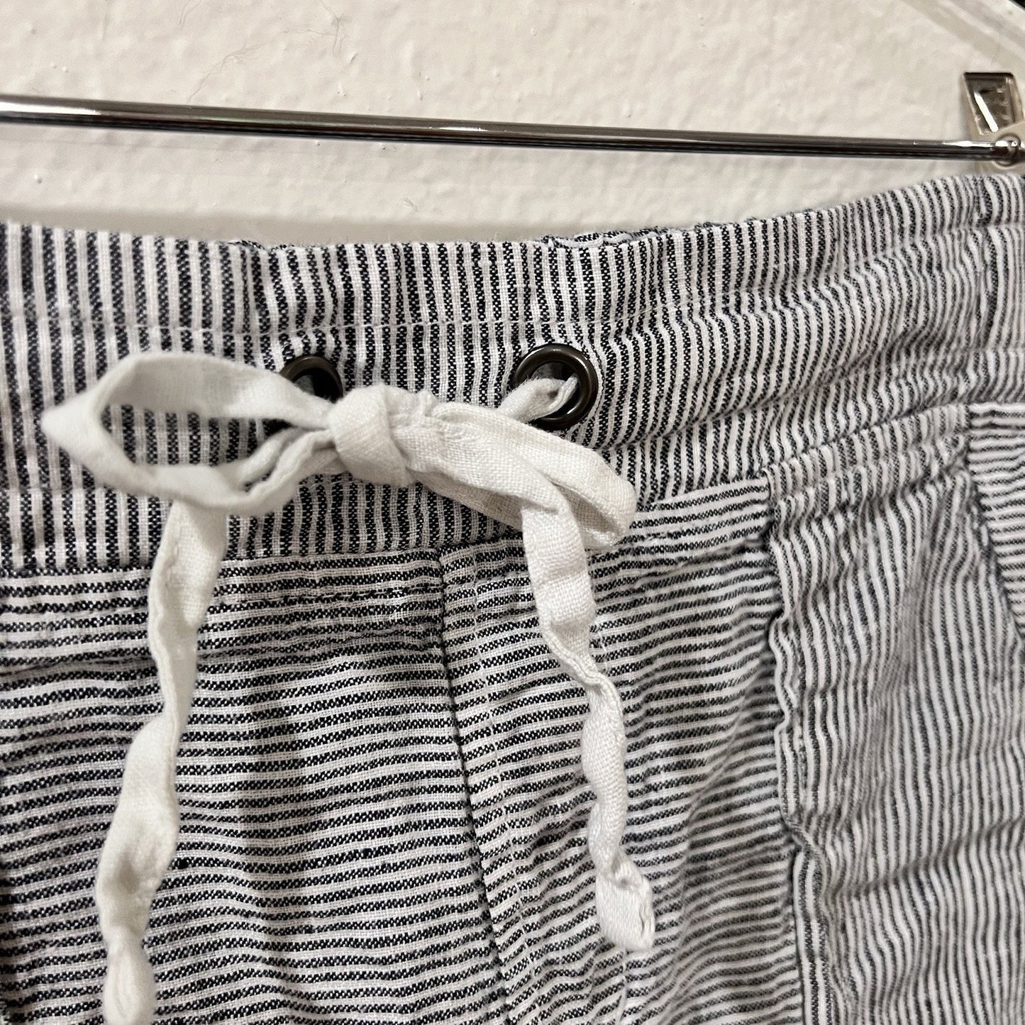 Athleta 100% Linen (6) Mid Rise Striped 30” Shorts Coastal Preppy 4” Inseam