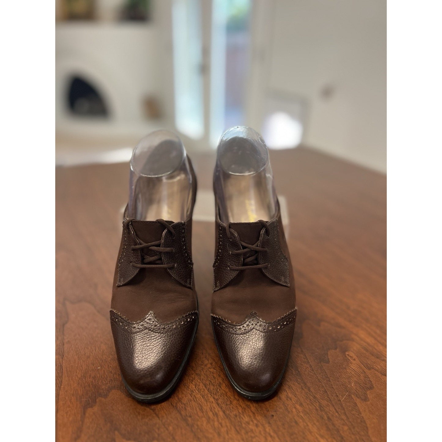 Vtg Salvatore Ferragamo women's Wingtip oxfords chocolate brown leather Sz 7.5