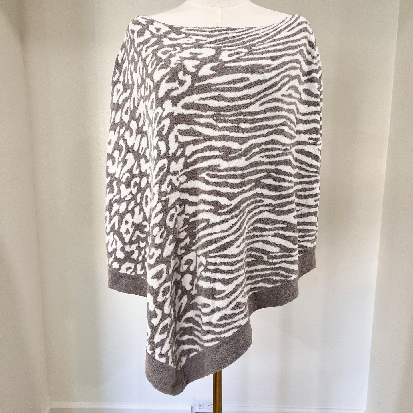 BAREFOOT DREAMS Poncho CozyChic Ultra Lite Animal Print O/S Plus Coastal Lounge
