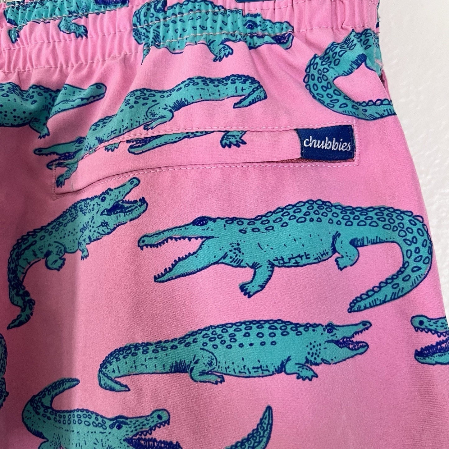 Chubbies (L) Glades Swim Trunks Shorts 5.5” Pink Alligator Mesh Liner Preppy AOP