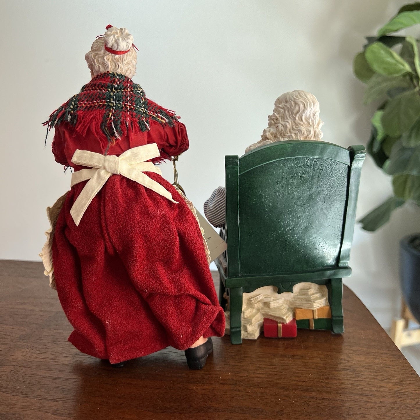 Dept 56 Everybody's Been Good Clothtique Possible Dreams 71245 Santa Christmas