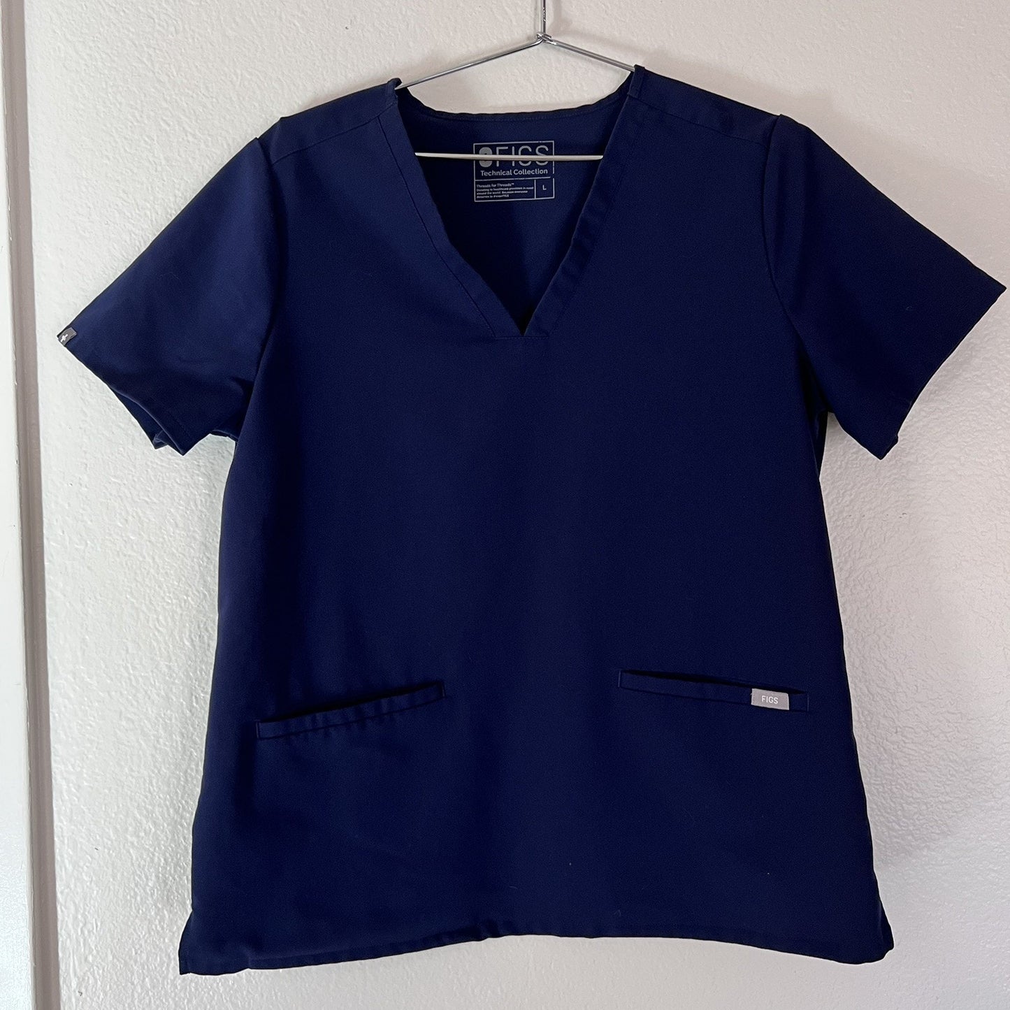 FIGS Women’s Casma Three Pocket Navy Blue Large Scrub Top #FW1100