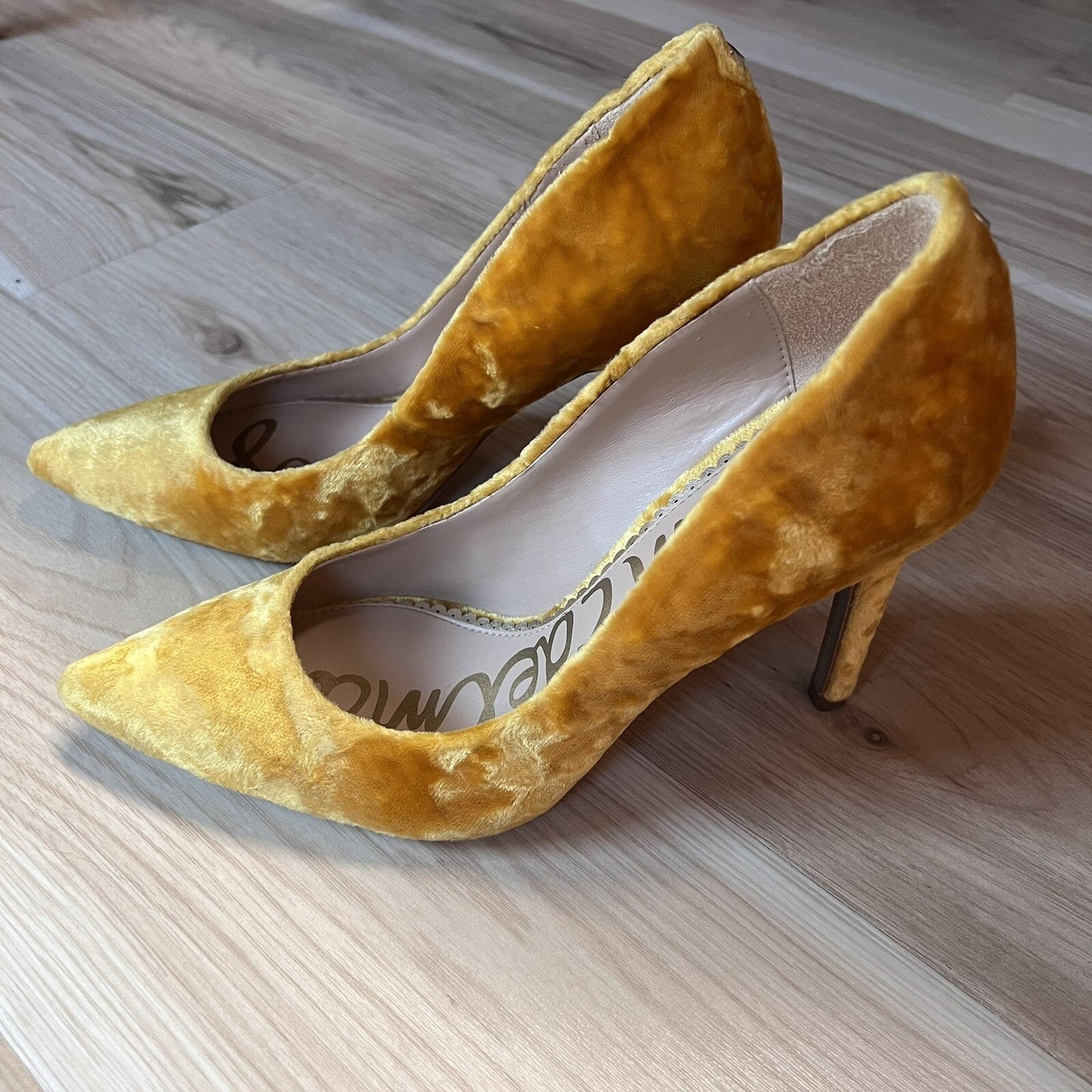 Sam Edelman “Hazel” Velvet 6M Pointed Toe High Heels Yellow/Gold Pump Stiletto