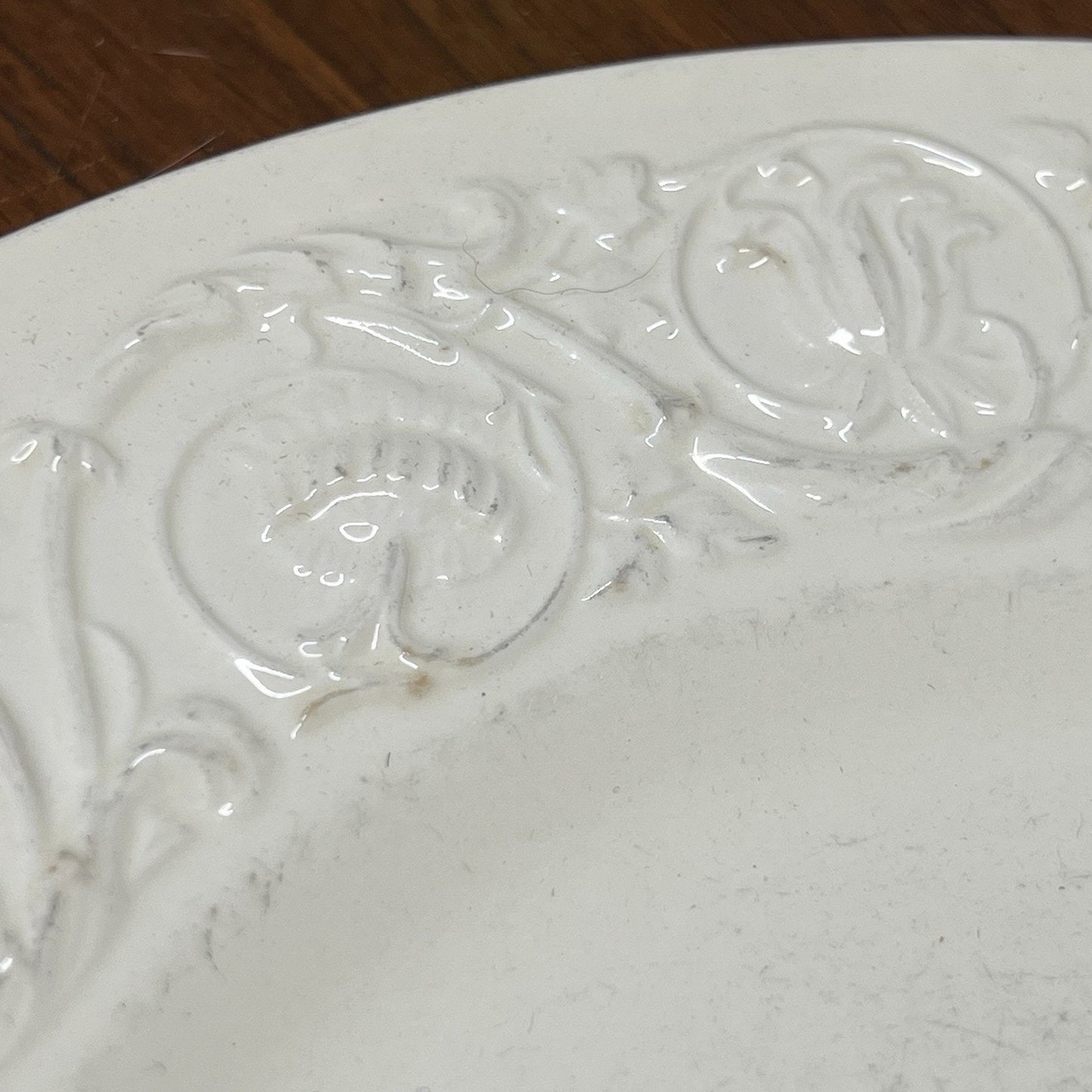 6 x Wedgwood Patrician Dinner Plates Cream Ivory Embossed England Victorian