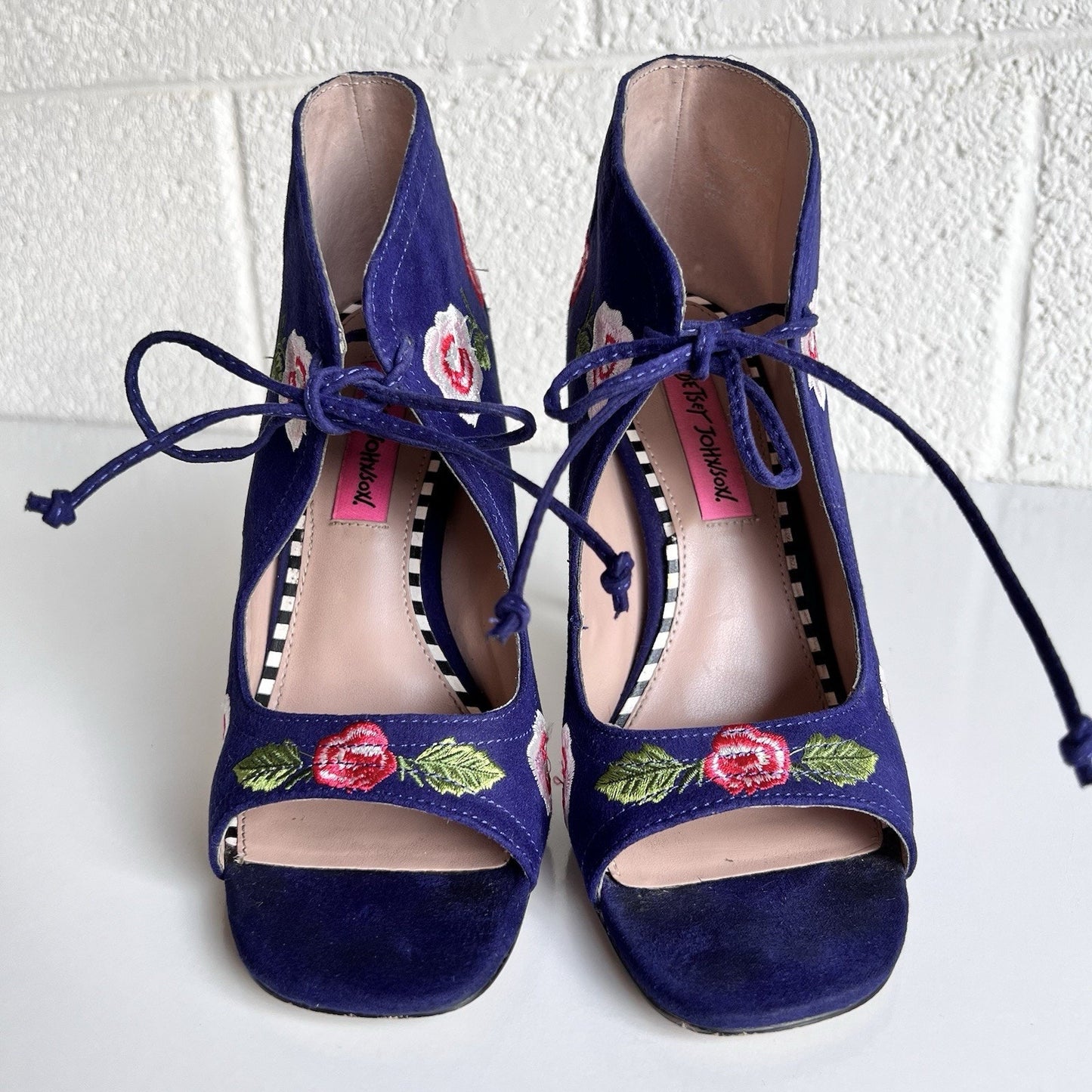 Betsey Johnson (7) Caroline Blue Embroidered Floral Pumps Heels Girly Feminine