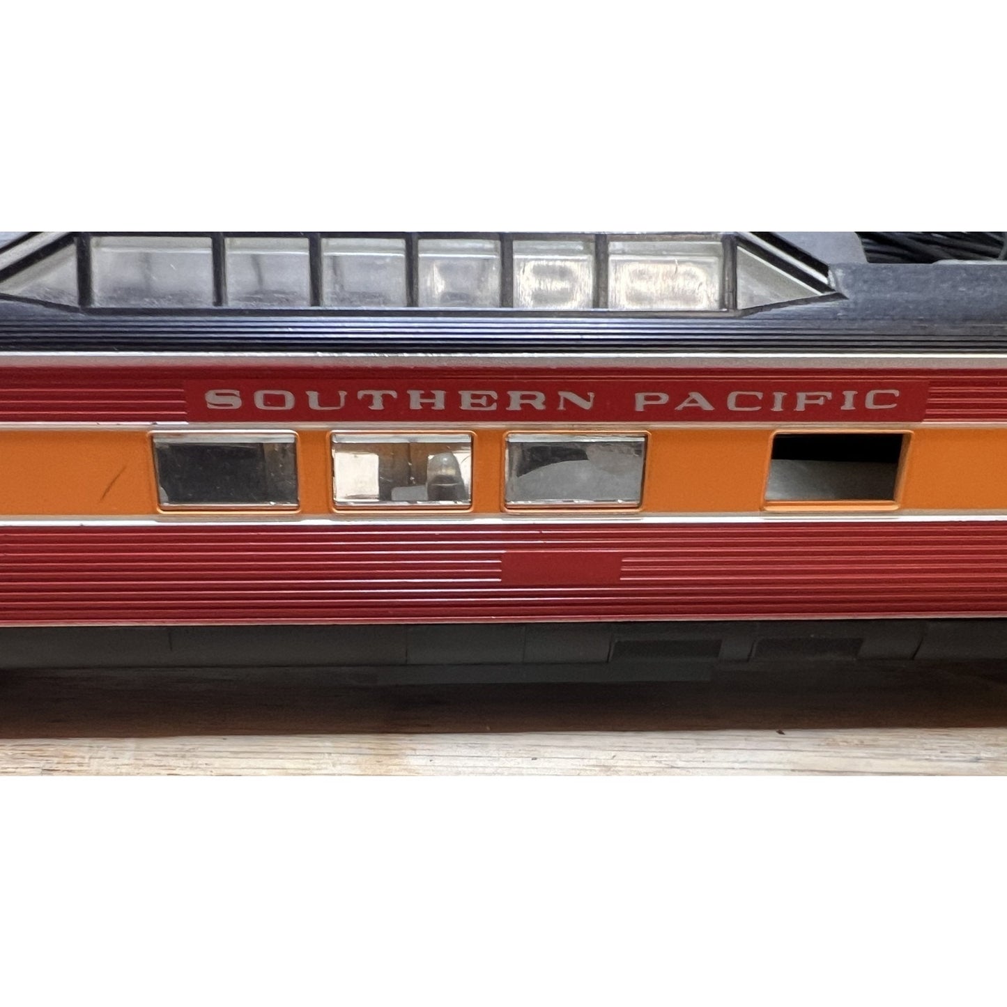 VTG Bachman Southern Pacific Daylight Passenger Model Train Car Model SP 3609
