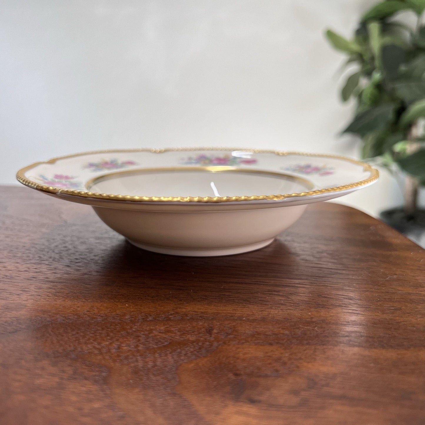 Castleton Rose Set Of 4 Rimmed Soup Bowls Bone China Gold Beaded Trim Romantic