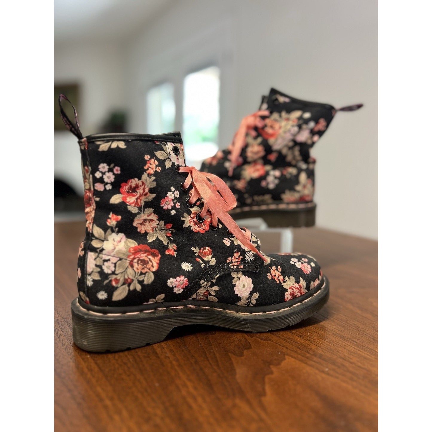 Doc Martens Rose Floral Print Canvas 1460 Boots Black 11821 Size 7 US Pink Laces