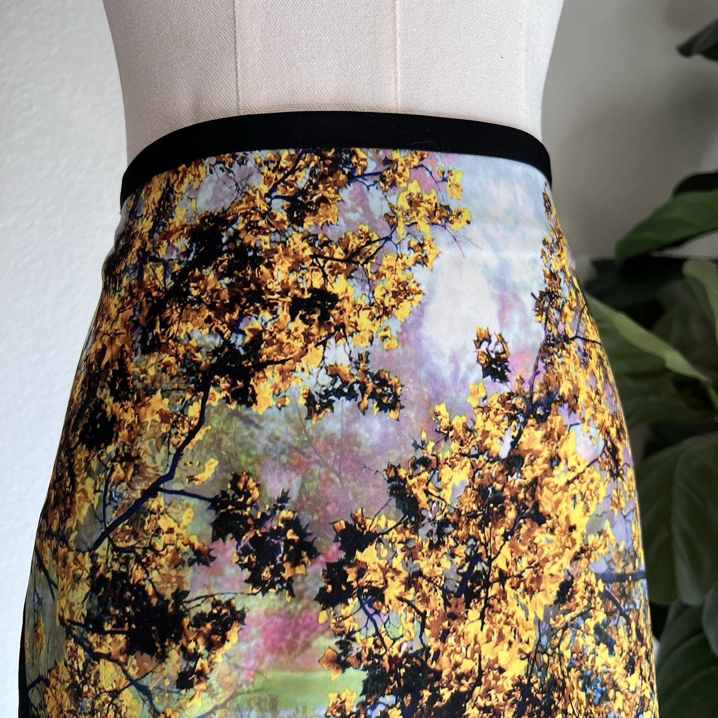 NWOT Ted Baker Pencil Skirt 29” Wearable Art Pretty Trees Bird Designer Asian