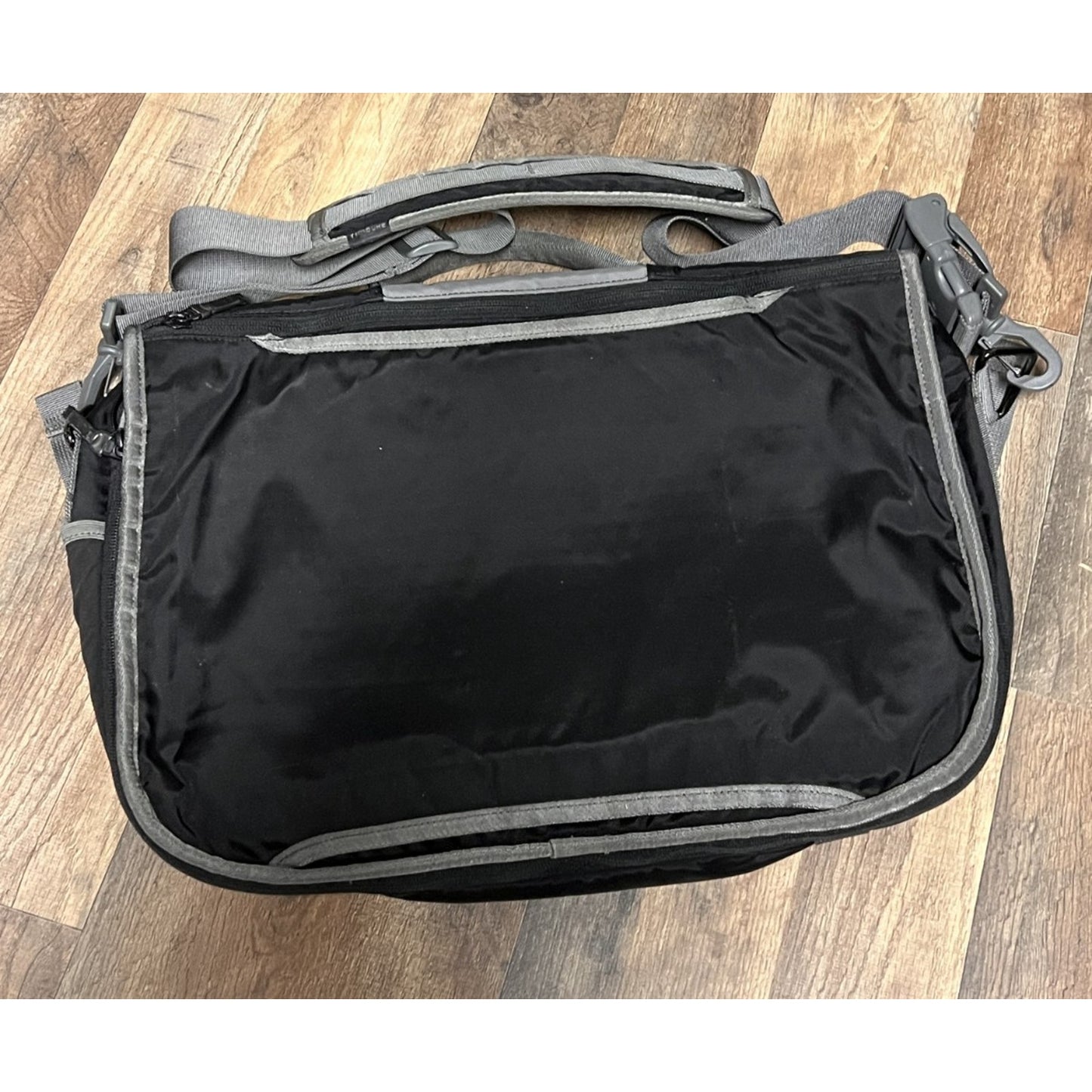 Timbuk2 Command Messenger Bag Black Grey Laptop Crossbody Strap Travel