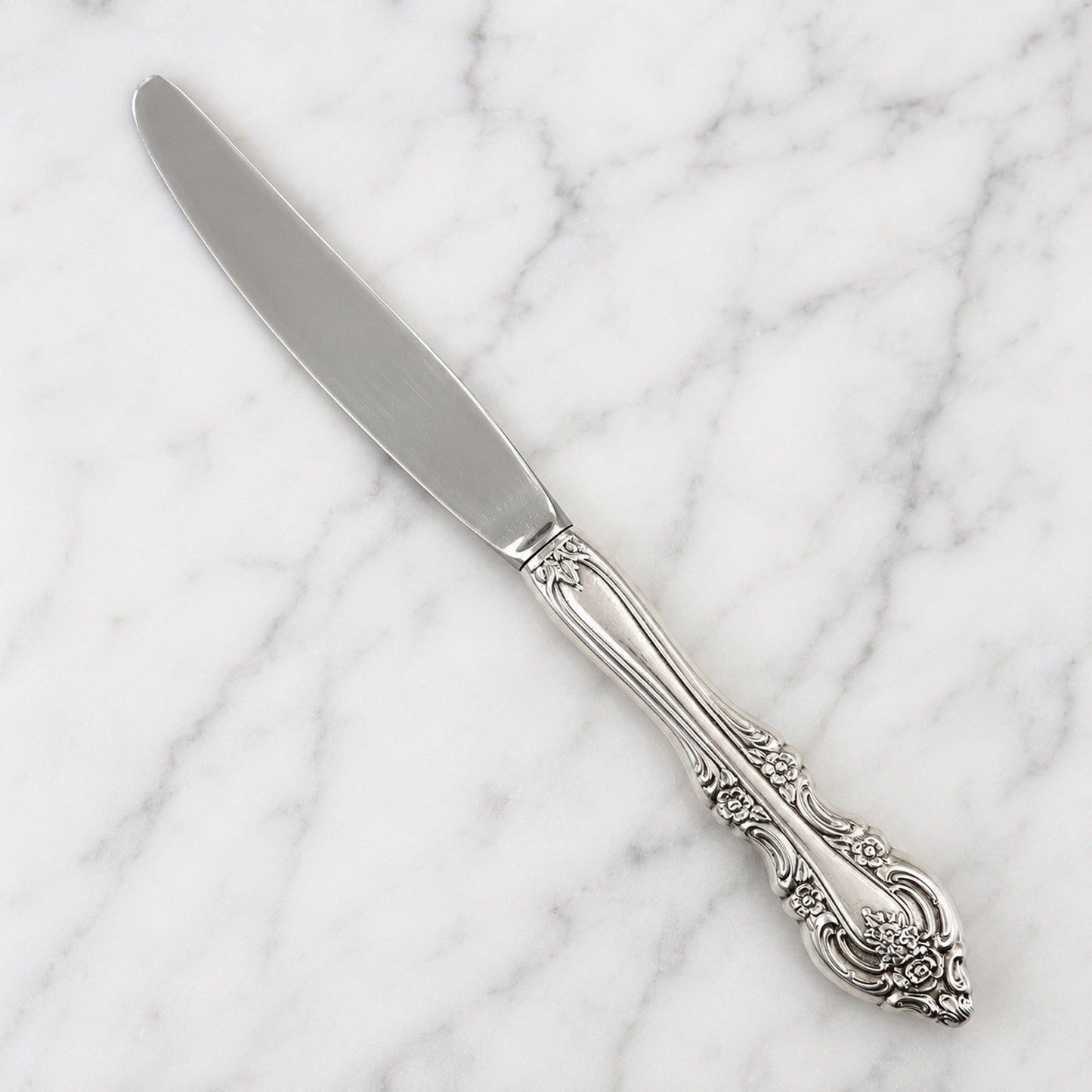 8 Oneida SILVER ARTISTRY Dinner Butter Knives Silverplate Silverware Flatware