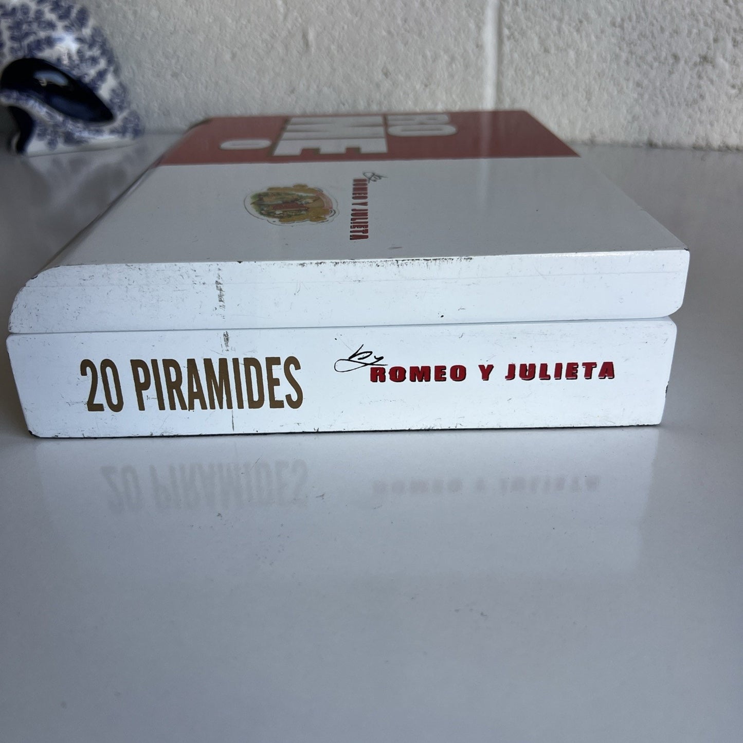 Romeo Y Julieta Piramides Wooden Cigar Box (10”x8”x2”)