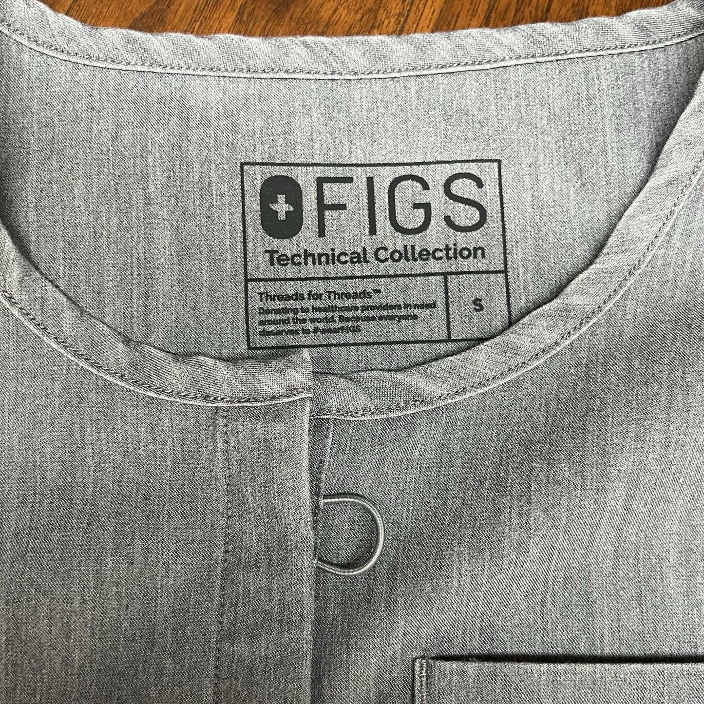 FIGS Men’s 4-Pocket Gray Size S Scrub Top #w20sw1006 PO 1505