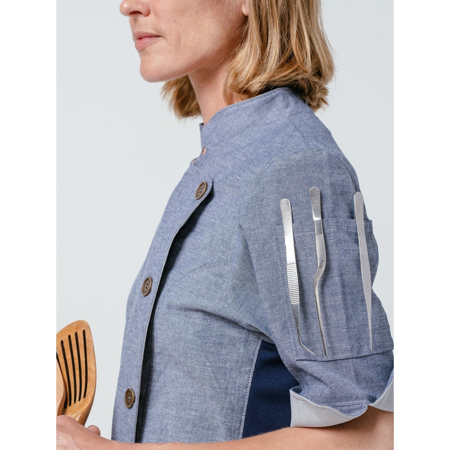 NWOT Helt Studios (L) Stephany Chambray Denim Crewtech Short Sleeve Chef Coat