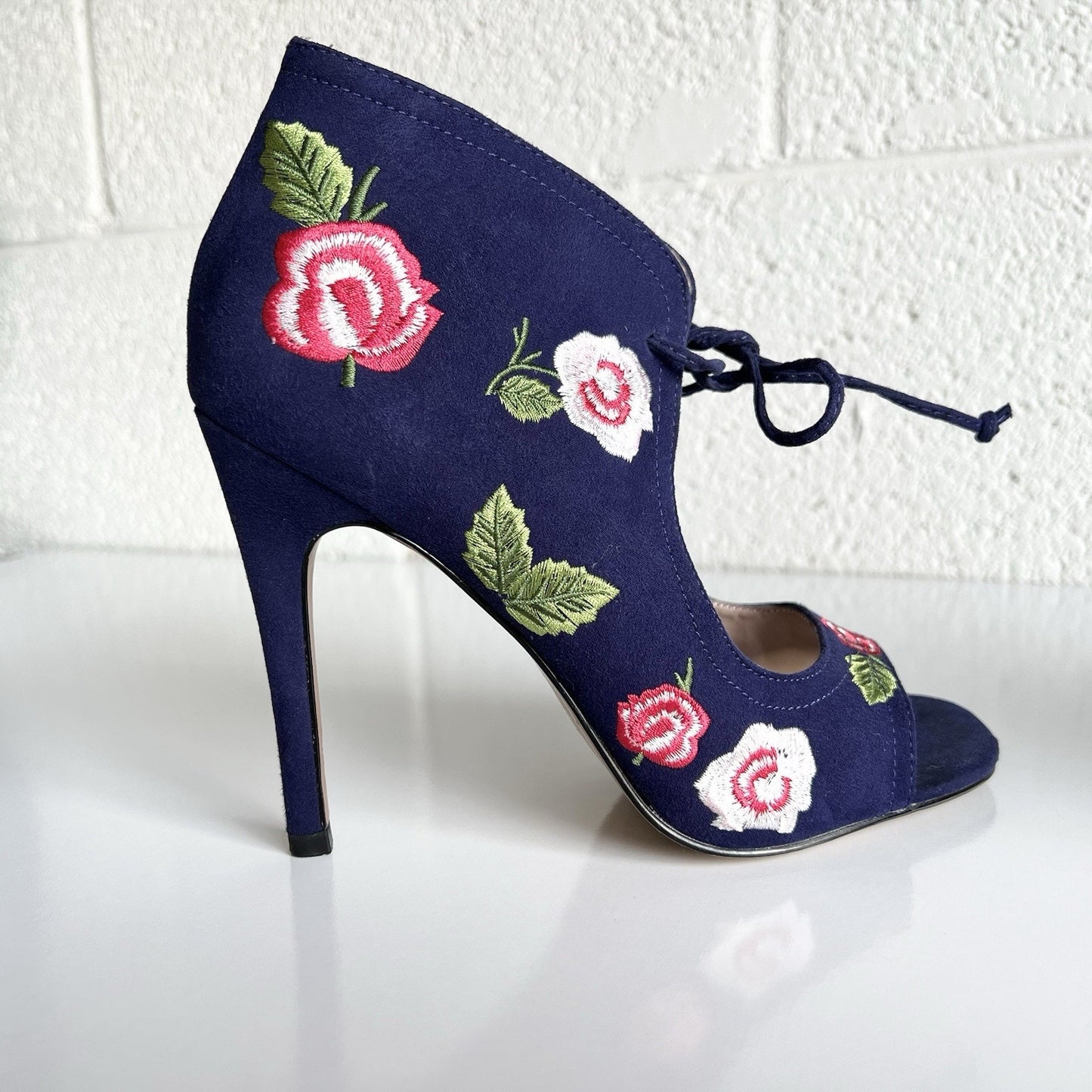 Betsey Johnson (7) Caroline Blue Embroidered Floral Pumps Heels Girly Feminine