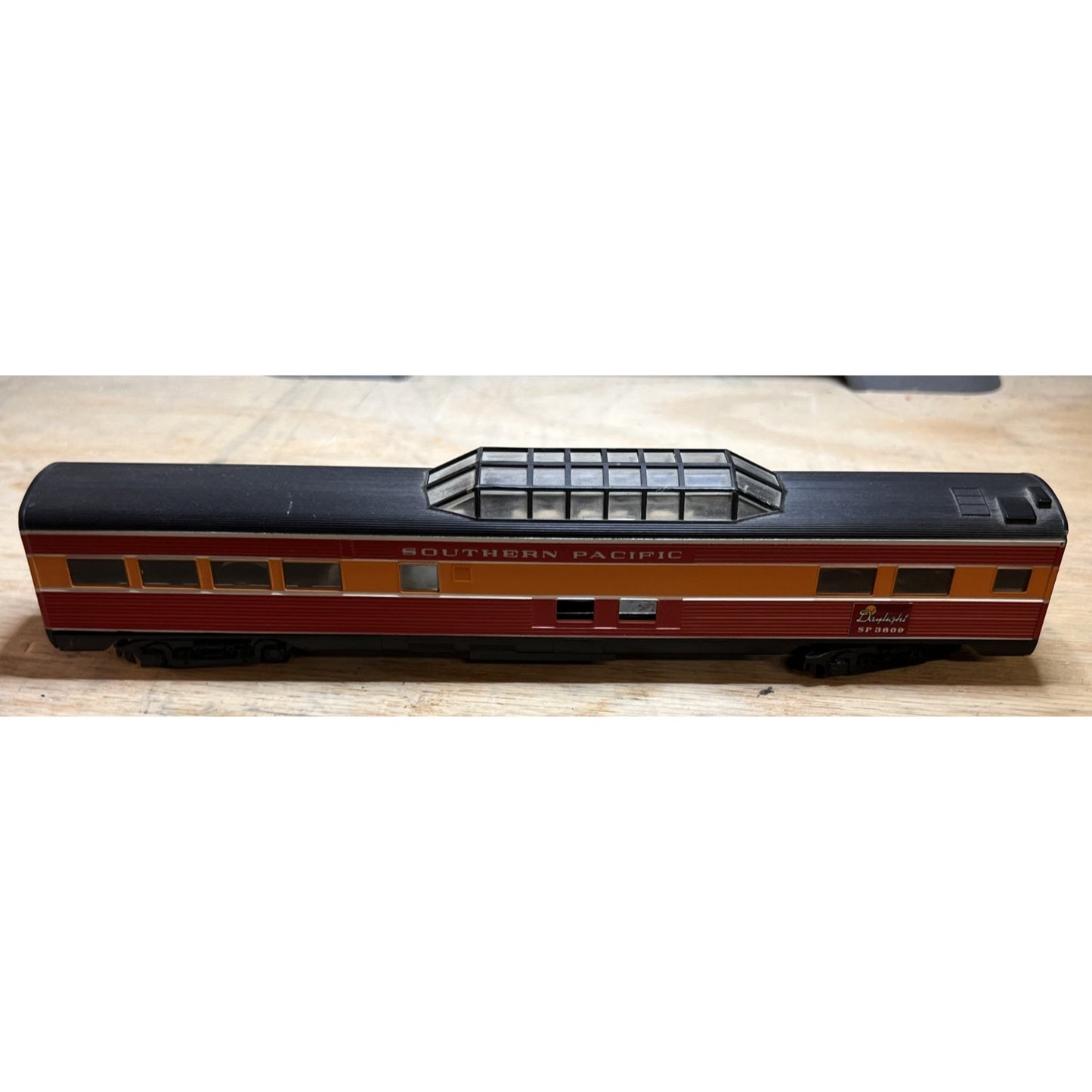 VTG Bachman Southern Pacific Daylight Passenger Model Train Car Model SP 3609