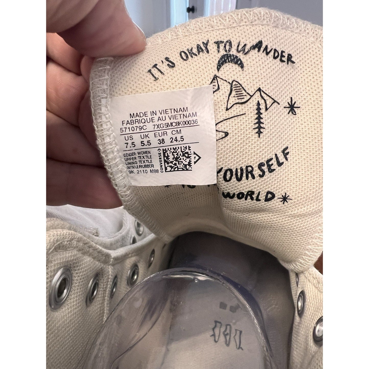 Chuck Taylor All Star Hi-top “It's Okay To Wander" Sneakers Mens Size 7.5