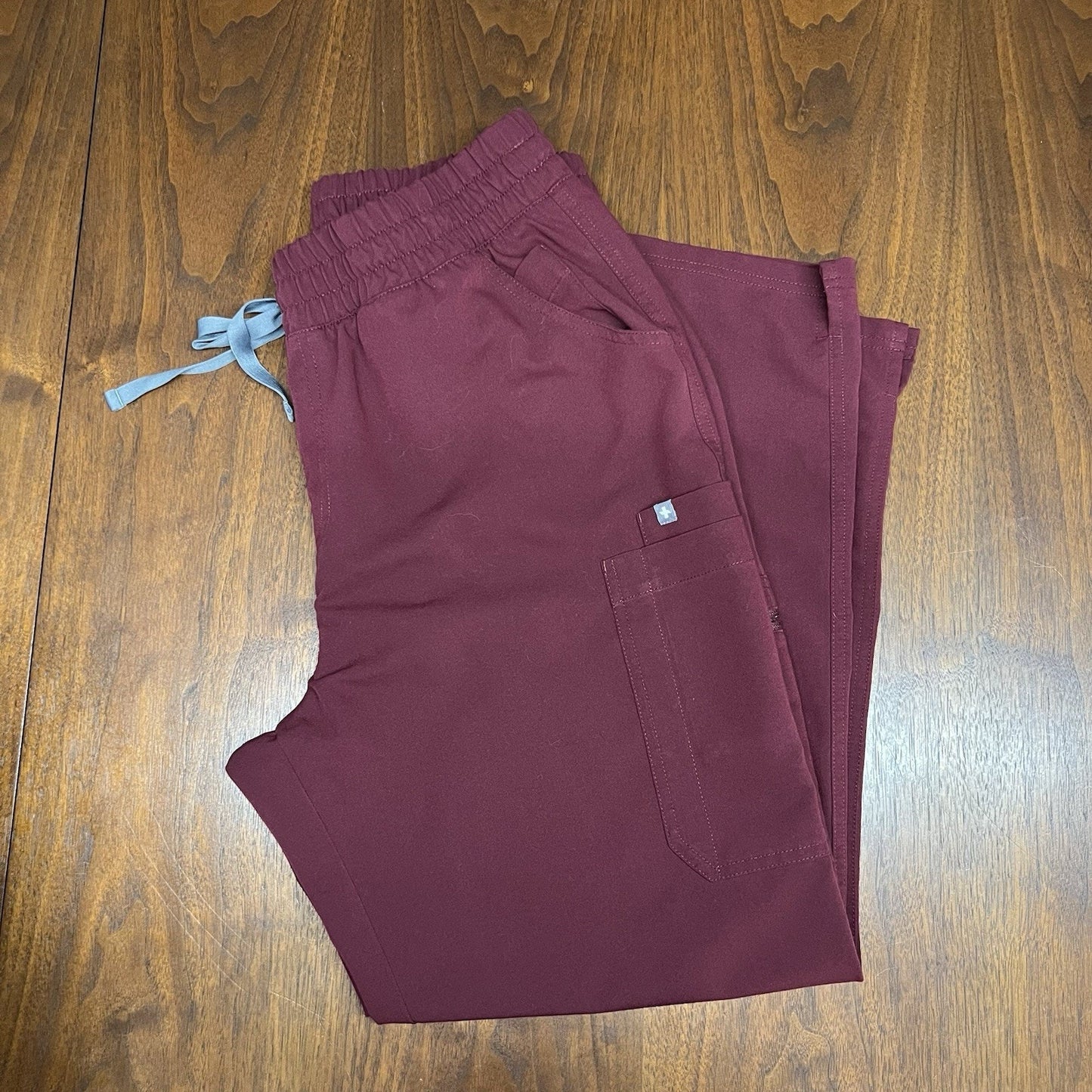 FIGS Yola Women’s Burgundy Size L/P Jogger Scrub Pants # W20sw2031p