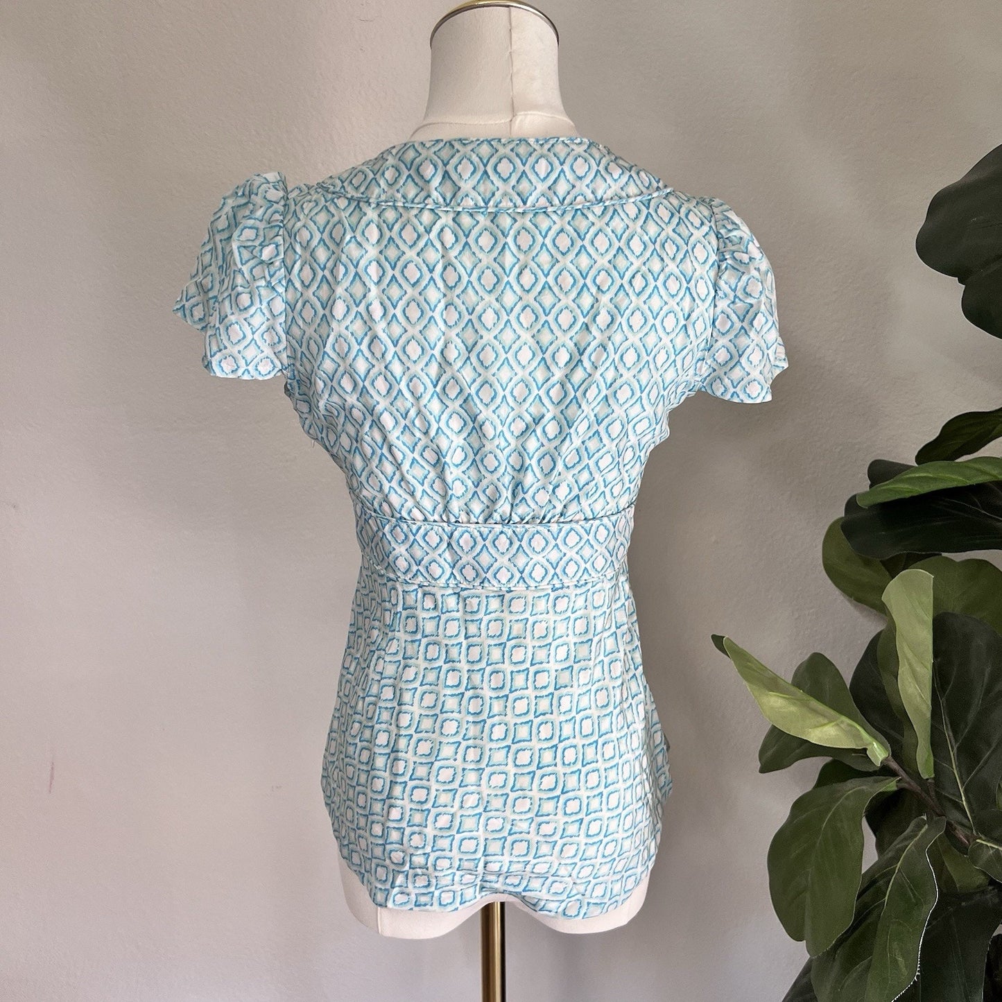 Banana Republic Y2K 100% Silk Fitted Peplum XS Geometric Short Sleeve Blouse Top