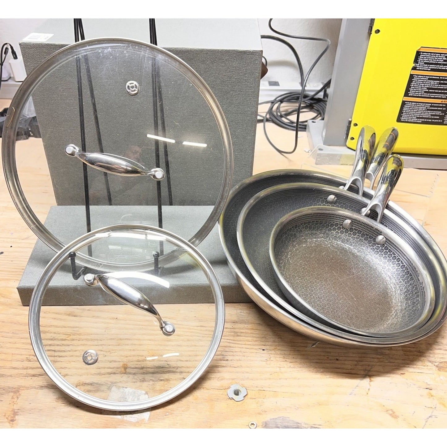 HexClad Hybrid Stainless Steel 6 Piece Frying Pan Set with Lids - 8, 10, 12 in