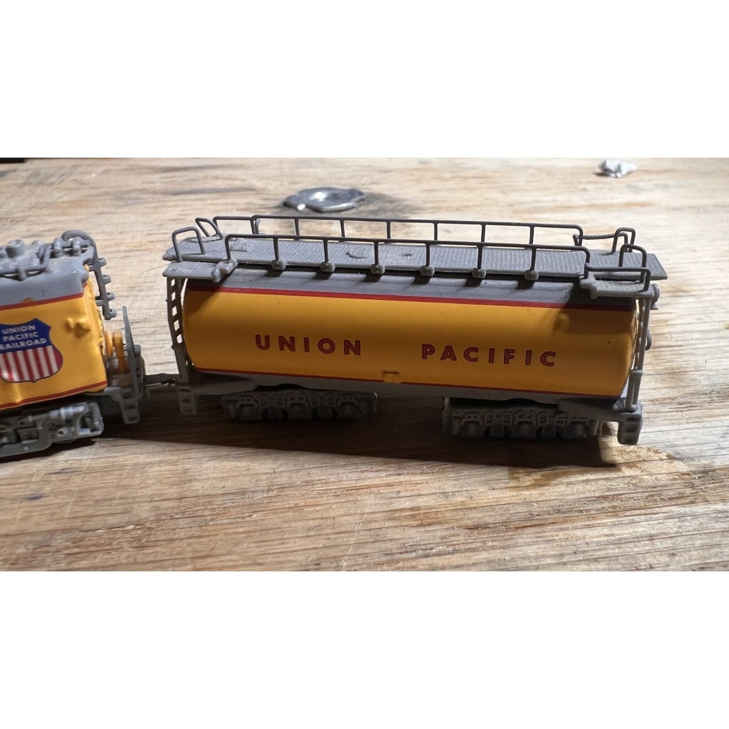 VTG 2006 Hallmark Keepsake Lionel Union Pacific Veranda Locomotive & Tender Car