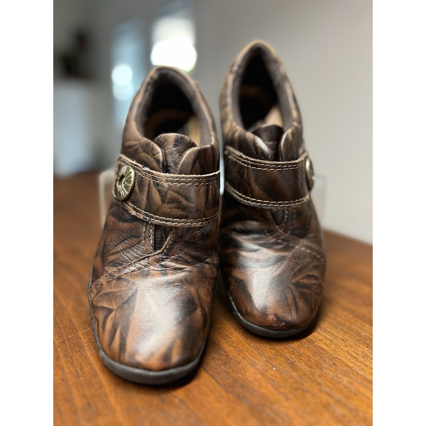CLARKS ARTISAN Kessa Betty Size 6.5M Leather Hook & Loop Strap Shoes