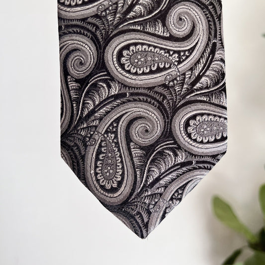 PAUL FREDRICK 100% Silk 61x4 Paisley Woven Designer Necktie Black Silver