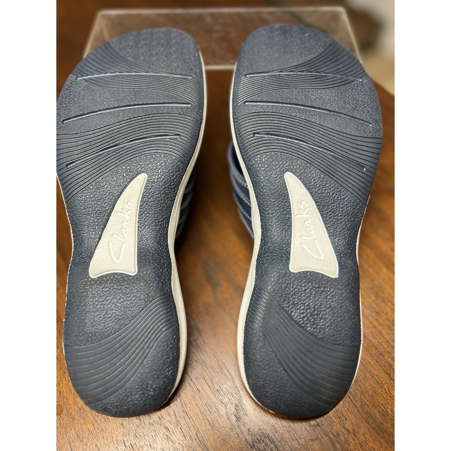 Clarks CloudStepper Breeze Sea Black Women’s T-strap Size 8 Sandal