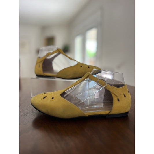 ModCloth “Turn Back Prime” Mustard Yellow Vegan Suede T-strap Flats Size 6.5