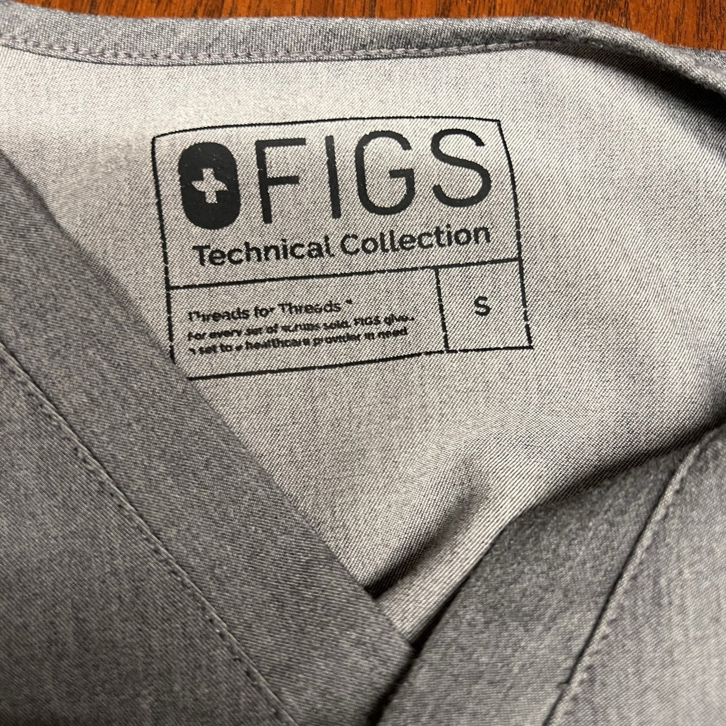 FIGS Catrina Women’s 1-Pocket Graphite Size S Scrub Top #fw1000