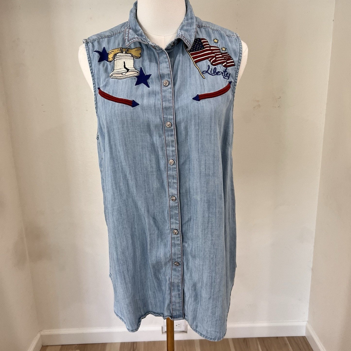 ARIAT (L) Patriotic Embroidered Sleeveless Top America Eagle Liberty Western