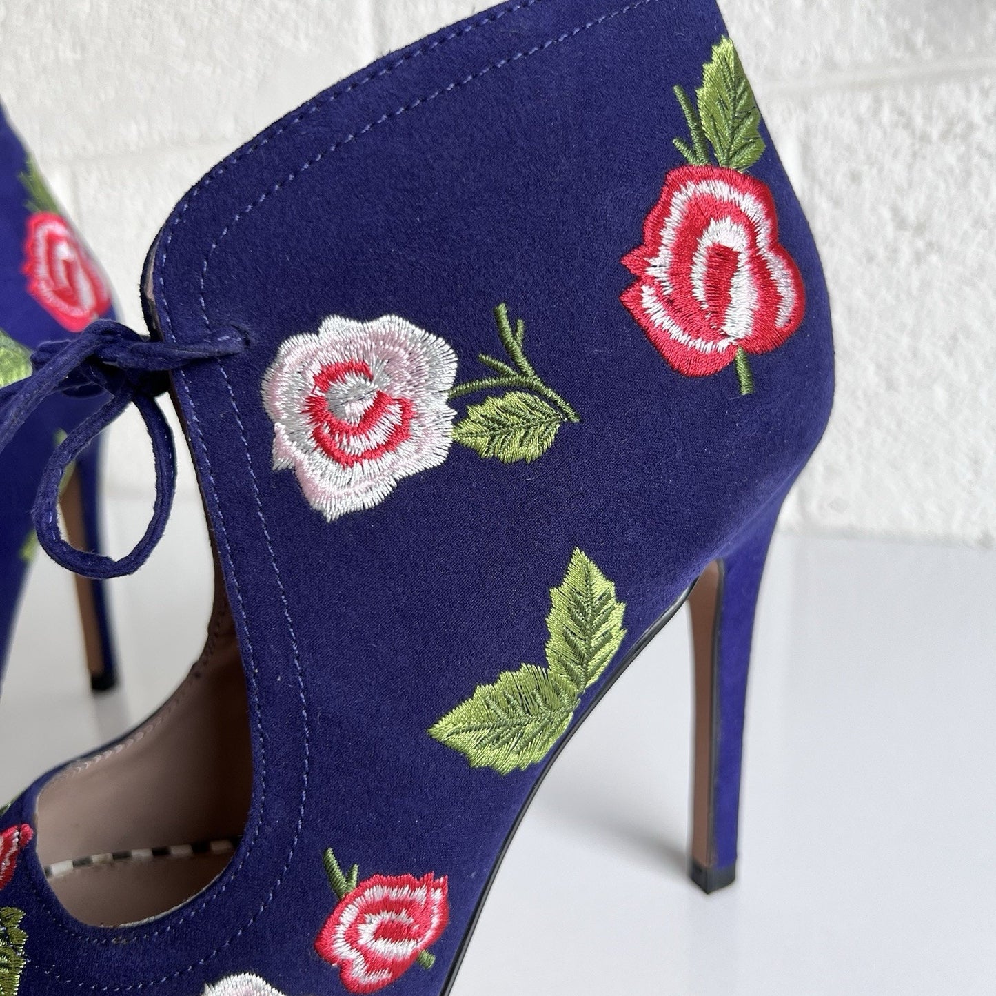 Betsey Johnson (7) Caroline Blue Embroidered Floral Pumps Heels Girly Feminine
