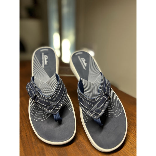Clarks CloudStepper Breeze Sea Black Women’s T-strap Size 8 Sandal